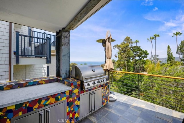 686 Diamond St, Laguna Beach, CA 92651 - patio / terrace with an outdoor kitchen