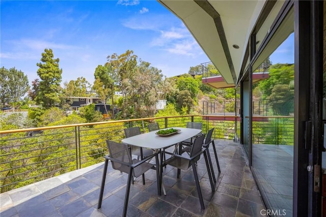 686 Diamond St, Laguna Beach, CA 92651 - balcony featuring outdoor dining space