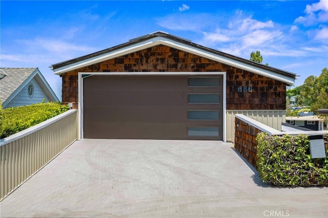 686 Diamond St, Laguna Beach, CA 92651 - view of detached garage