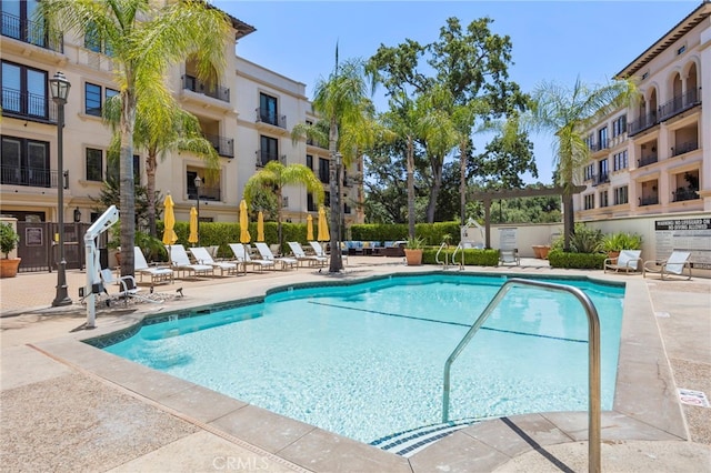 23500 Park Sorrento Unit H32, Calabasas, CA 91302 - community pool with a patio area