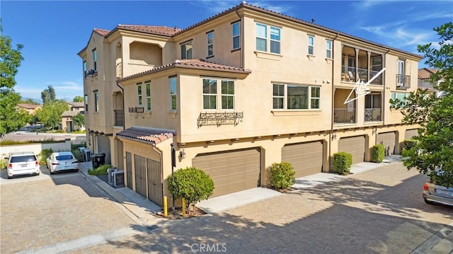 402 Maravilla Ln, Brea, CA 92823 - view of property featuring driveway and a garage