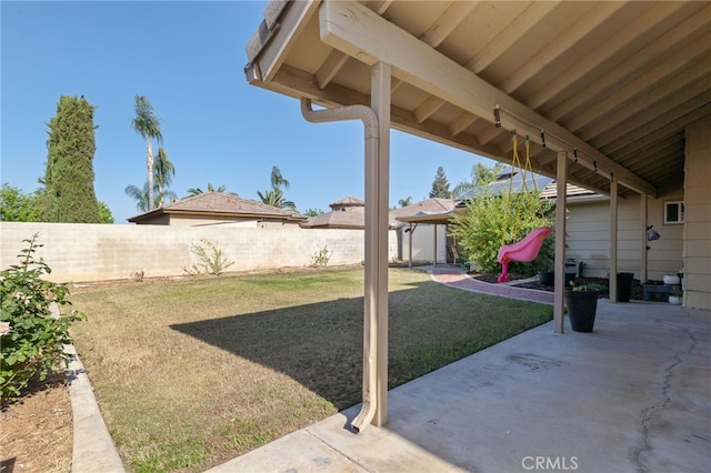 7009 Etter St, Bakersfield, CA 93308 - view of yard with a patio