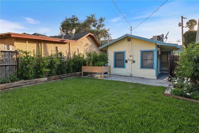 1146 N Loma Vista Dr, Long Beach, CA 90813 - rear view of property