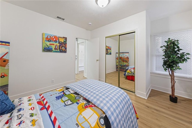 1146 N Loma Vista Dr, Long Beach, CA 90813 - bedroom with light wood finished floors and a closet