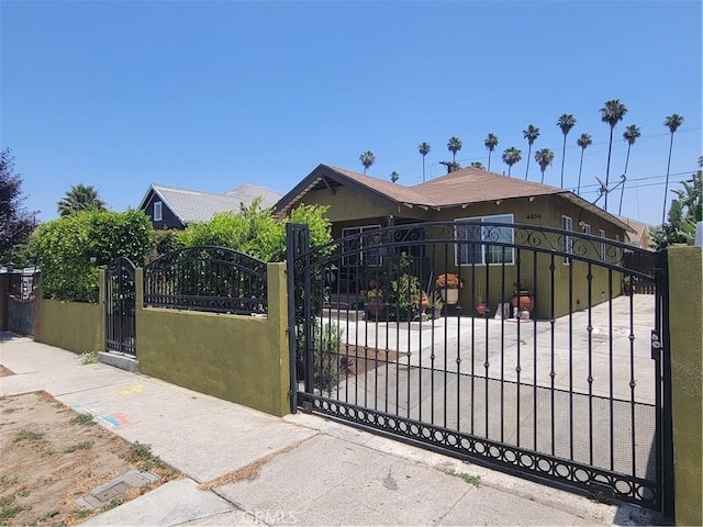 4434 Crocker St, Los Angeles, CA 90011 - gate with a fenced front yard