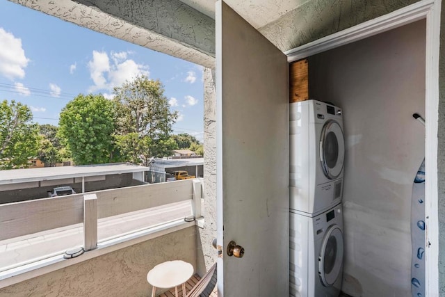 1040 E Washington Ave Unit 31, Escondido, CA 92025 - laundry area with stacked washer / drying machine