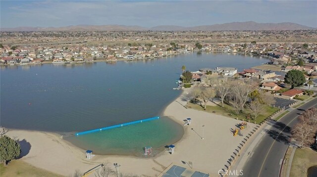 18055 Lakeview Dr, Victorville, CA 92395 - photo 12