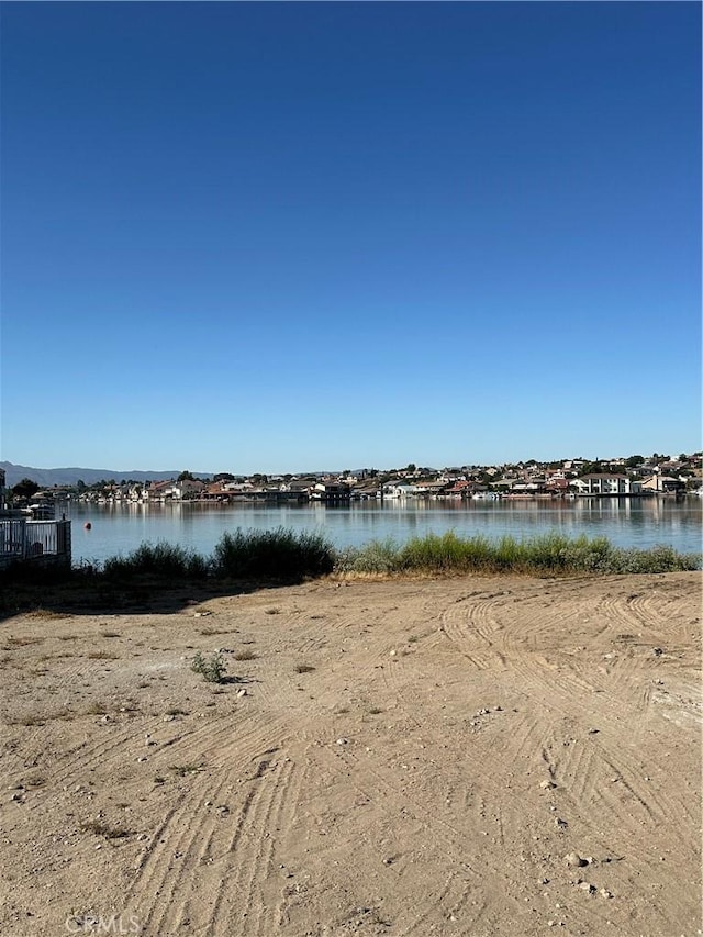 18055 Lakeview Dr, Victorville, CA 92395 - photo 5