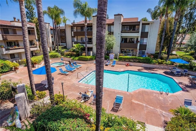5800 Owensmouth Ave Unit 77, Woodland Hills, CA 91367 - community pool with a patio area