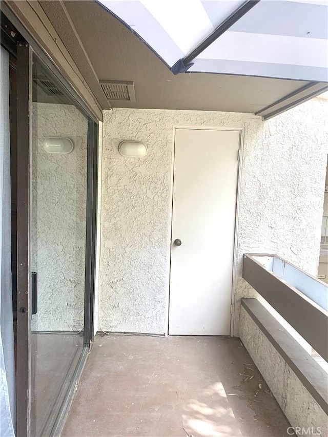 5800 Owensmouth Ave Unit 77, Woodland Hills, CA 91367 - property entrance featuring stucco siding