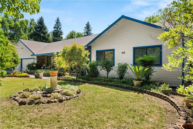 625 La Bonita Ct, Chico, CA 95973 - view of front of house with a front lawn and a garage