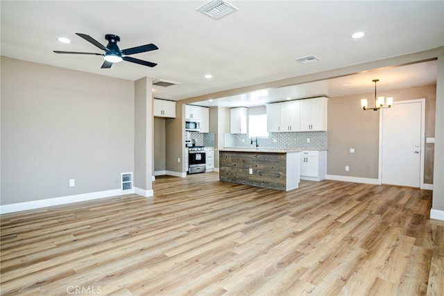 73570 Cedar Dr Unit 29, Palms, CA 92277 - unfurnished living room featuring recessed lighting, a chandelier, ceiling fan, and light wood-style floors