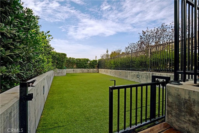 3785 Wilshire Blvd Unit 1605, Los Angeles, CA 90010 - view of yard