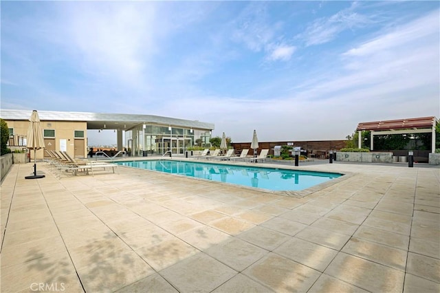 3785 Wilshire Blvd Unit 1605, Los Angeles, CA 90010 - community pool with a patio area and a pergola