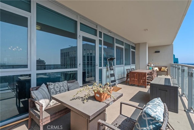 3785 Wilshire Blvd Unit 1605, Los Angeles, CA 90010 - balcony featuring outdoor dining area