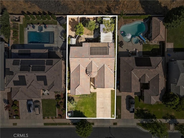 10705 Topiary Dr, Bakersfield, CA 93306 - aerial overview of property's location with a pool area and property boundaries highlighted