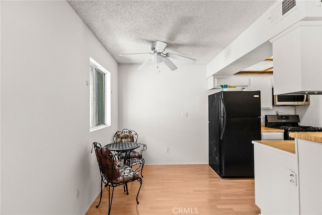 9740 Sepulveda Blvd Unit 20, North Hills, CA 91343 - kitchen featuring black appliances, white cabinetry, a ceiling fan, light wood-type flooring, and a textured ceiling