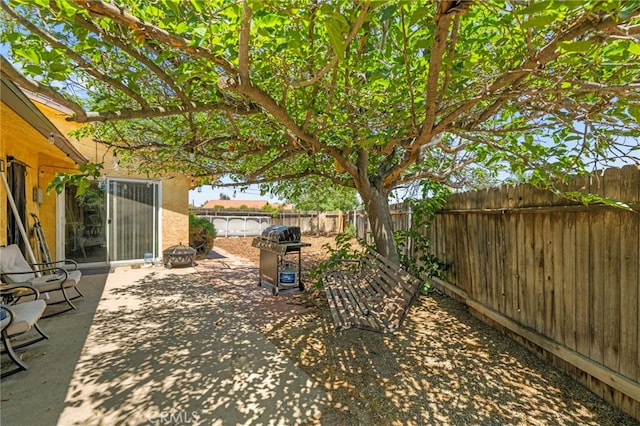 27636 Ethanac Rd, Menifee, CA 92585 - fenced backyard featuring a patio