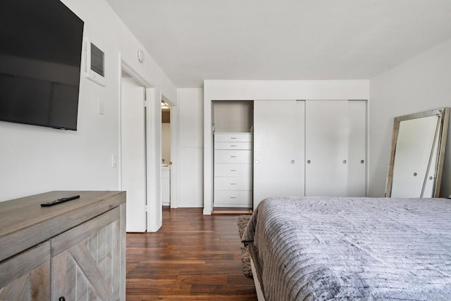 155 Rosebay Dr Unit 31, Encinitas, CA 92024 - bedroom featuring dark wood-style floors and a closet