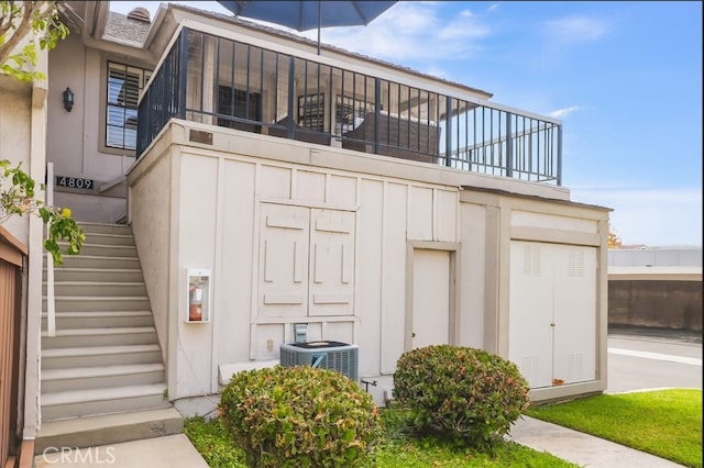 4809 Fieldbrook Ln, Cypress, CA 90630 - entrance to property featuring board and batten siding and a balcony