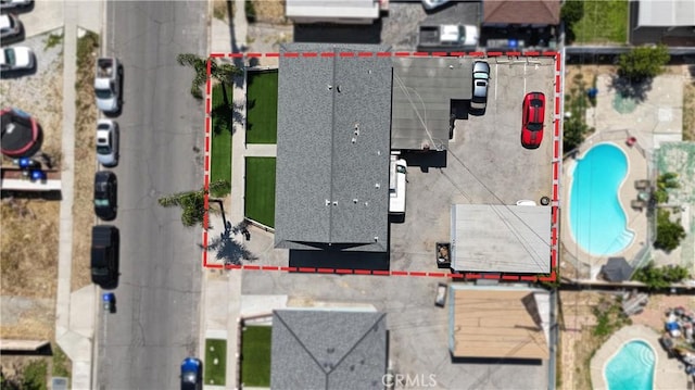 280 W S St, Rialto, CA 92376 - aerial view of property's location featuring a pool and property boundaries highlighted