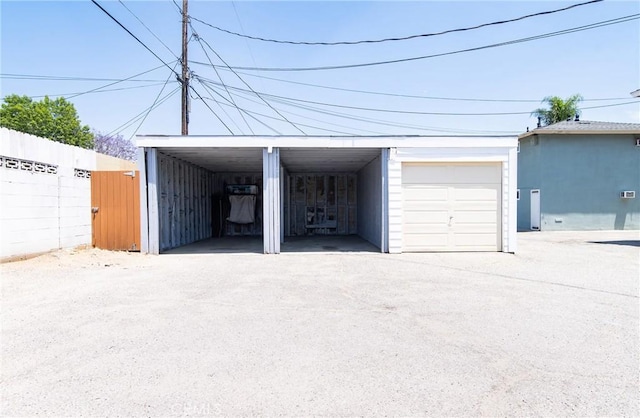 280 W S St, Rialto, CA 92376 - garage with a garage