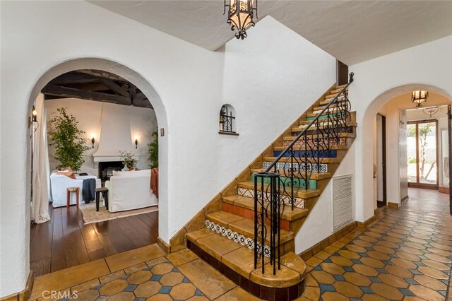 611 E Mountain St, Glendale, CA 91207 - stairway featuring arched walkways and baseboards