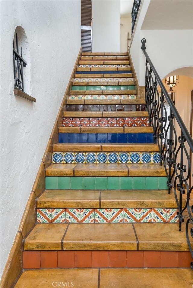 611 E Mountain St, Glendale, CA 91207 - staircase featuring a textured wall and arched walkways