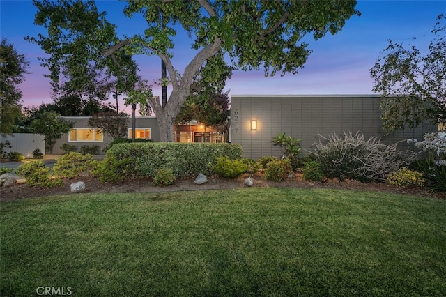6207 Capistrano Ave, Woodland Hills, CA 91367 - view of front of house featuring a yard
