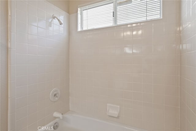 15280 Dunes Way, Moreno Valley, CA 92555 - full bath with shower / washtub combination
