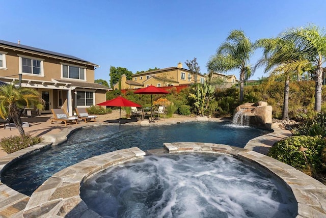 11550 Carowind Ln, Scripps Miramar, CA 92131 - view of swimming pool featuring a pool with connected hot tub, a patio area, and a pergola