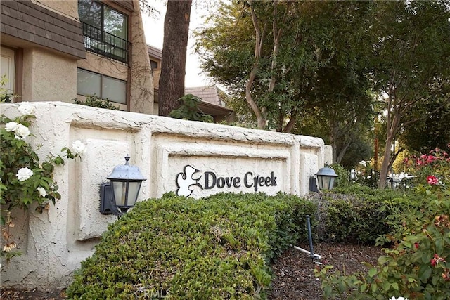 6121 Shoup Ave Unit 10, Woodland Hills, CA 91367 - photo 1