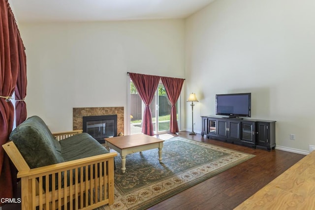 552 Cayo Grande Ct, Newbury Park, CA 91320 - living room with high vaulted ceiling, wood finished floors, and a premium fireplace