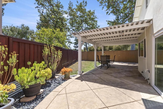 552 Cayo Grande Ct, Newbury Park, CA 91320 - fenced backyard with a patio area and outdoor dining area