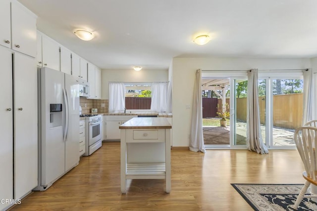 552 Cayo Grande Ct, Newbury Park, CA 91320 - kitchen with white appliances, light wood-style flooring, and healthy amount of natural light