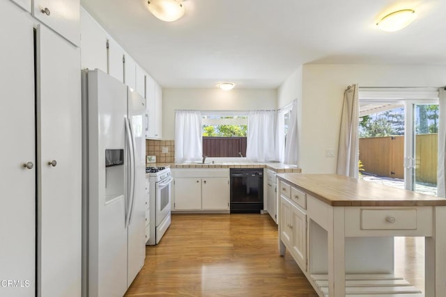 552 Cayo Grande Ct, Newbury Park, CA 91320 - kitchen with white appliances, light wood-style flooring, decorative backsplash, and white cabinetry