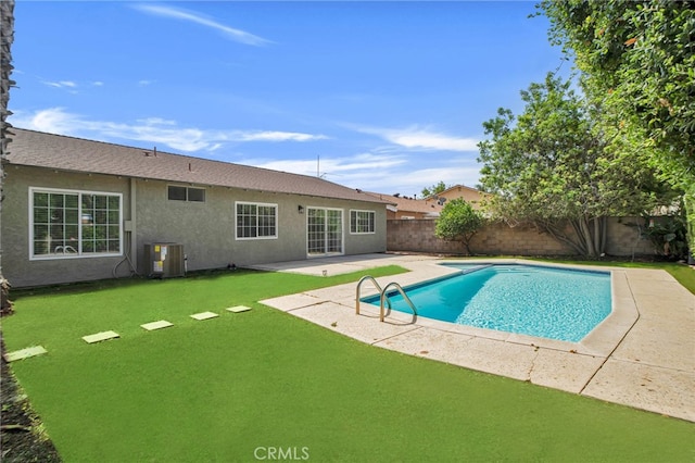 10555 Vassar Ave, Chatsworth, CA 91311 - view of swimming pool with a patio and a fenced backyard