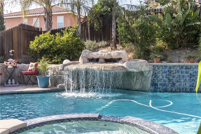 2168 Stonewood St, Mentone, CA 92359 - view of pool featuring a pool with connected hot tub