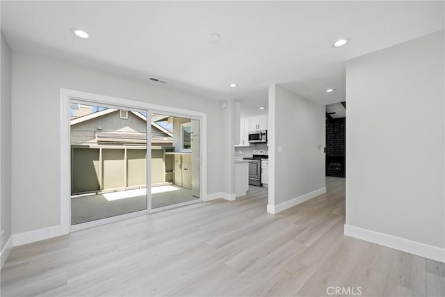 503 Saint Andrews Rd Unit E, Newport Beach, CA 92663 - unfurnished living room featuring light wood-style floors and recessed lighting