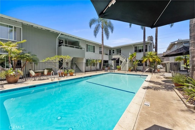 503 Saint Andrews Rd Unit E, Newport Beach, CA 92663 - view of community pool