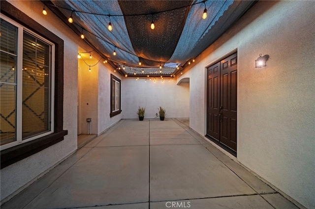 40065 Temple Ct, Murrieta, CA 92563 - corridor featuring arched walkways