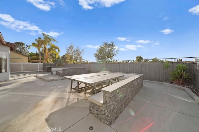 40065 Temple Ct, Murrieta, CA 92563 - fenced backyard featuring outdoor dining space and a patio