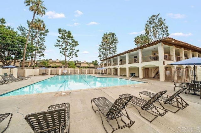 6009 Rancho Mission Rd Unit 102, San Diego, CA 92108 - community pool with a patio