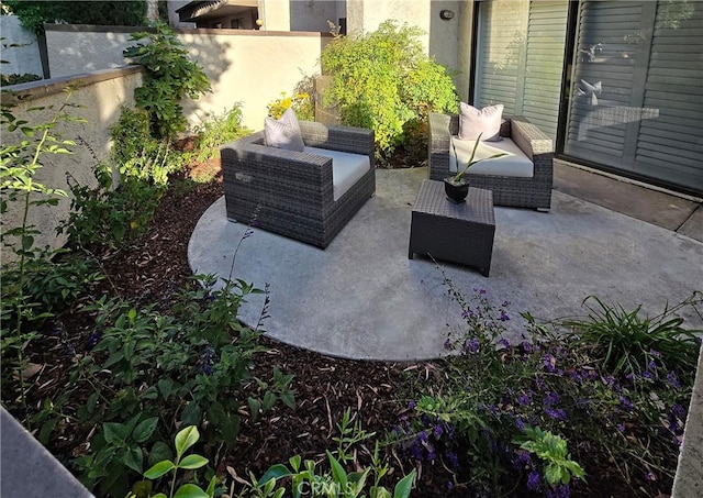 21500 Califa St Unit 162, Woodland Hills, CA 91367 - view of patio / terrace featuring an outdoor living space