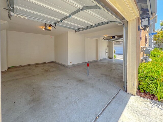 1652 Hickory Nut Pl, Chula Vista, CA 91915 - garage with a garage door opener