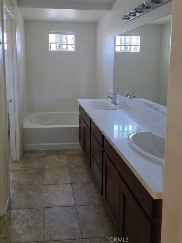 1652 Hickory Nut Pl, Chula Vista, CA 91915 - full bath featuring a tub and double vanity