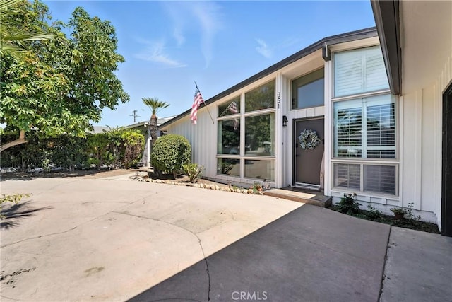 951 W Olive St, Corona, CA 92882 - entrance to property with a patio area