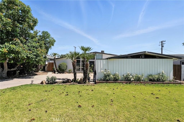 951 W Olive St, Corona, CA 92882 - mid-century modern home with concrete driveway