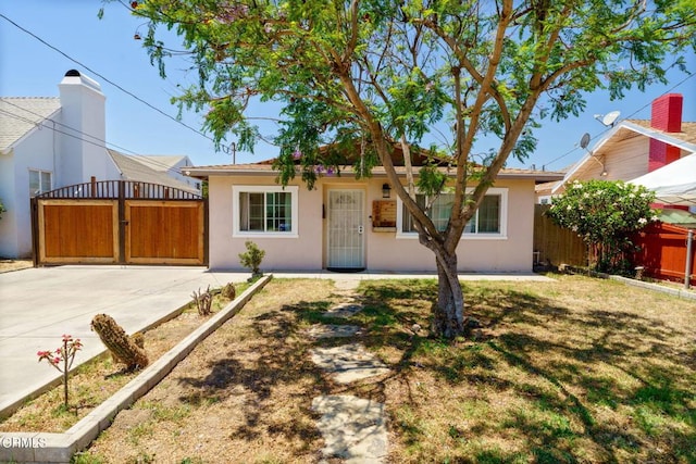 208 S 4th St, Santa Paula, CA 93060 - ranch-style house featuring stucco siding and a gate