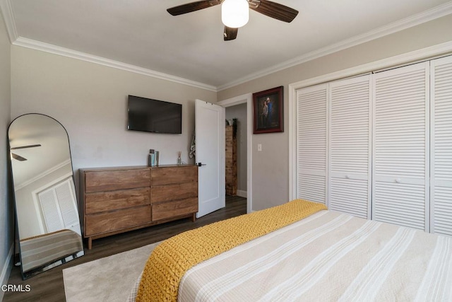 208 S 4th St, Santa Paula, CA 93060 - bedroom featuring a closet, wood finished floors, crown molding, and a ceiling fan